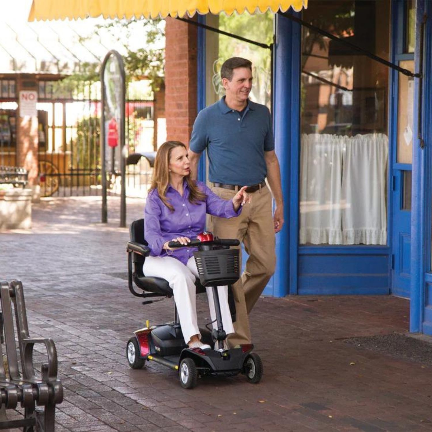 Pride Travel Kiralık Yaşlı ve Engelli Scooter 2 Kiralık seyahat scooterının sökülmüş ve araca yüklenmeye hazır hali